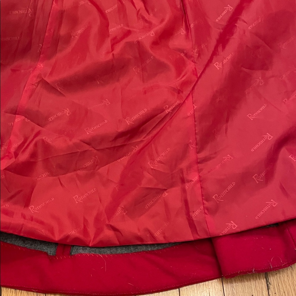 v i n t a g e ::
Red Coat with Black Trim - Picture 6 of 7